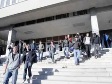 sterle trieste studenti del volta all'uscita della scuola pregasi gentilmente di conservare queste foto alla c a dott livio missio grazie