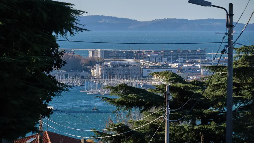 La vista del golfo di Trieste in una giornata di bora. Foto Massimo Silvano