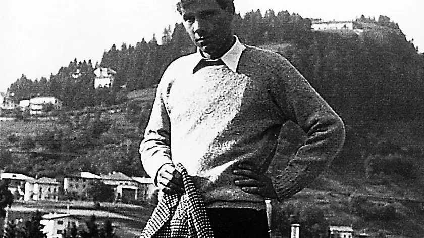 Una delle rare immagini giovanili di Paolo Universo, nato a Pola nel 1934 e morto a Trieste nel 2002. In vita si rifiutò di pubblicare i suoi lavori