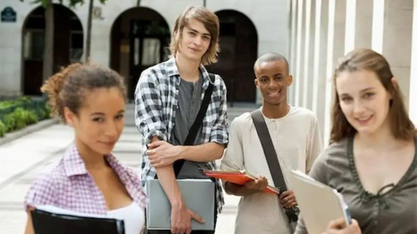 WCENTER 0REDABCPMZ - STUDENTI UNIVERSITARI - ERASMUS - SCAMBI CULTURALI - MASTERFILE -