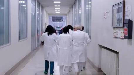 Una corsia dell'Ospedale Molinette, Torino, 23 novembre 2018.ANìì ANSA/ALESSANDRO DI MARCO