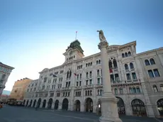 Il municipio in piazza Unità