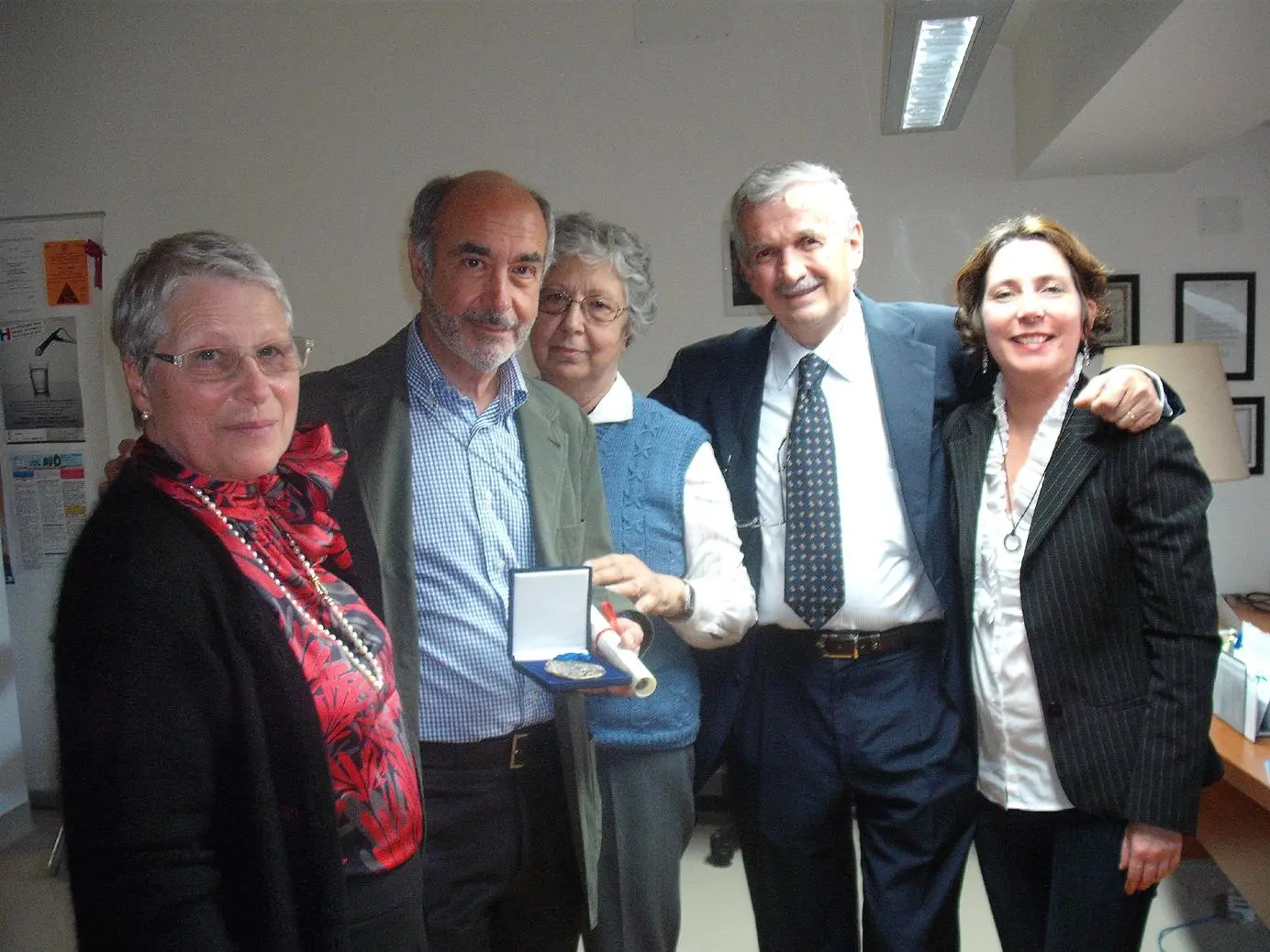 Da destra, in una foto d'archivio del 2010, Domiziana Avanzini (presidente Avo - Associazione Volontari Ospedalieri), assieme nell'ordine a Toigo, Lidia Mullich, Vidmar e Nadia Bossi