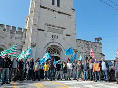Silvano Trieste 2019-05-23 Torre del Lloyd, presidio lavoratori portuali e sindacati