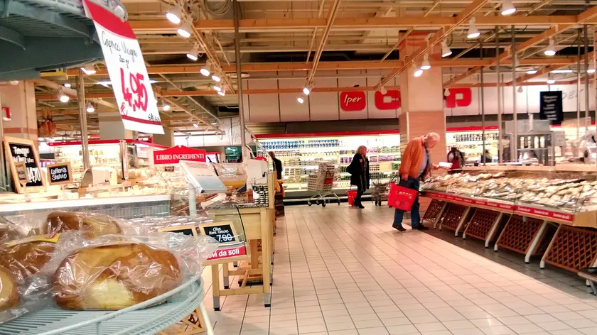 L'interno di un supermercato Coop