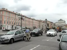 Lungo il canale di Ponterosso continua il parcheggio selvaggio (Lasorte)