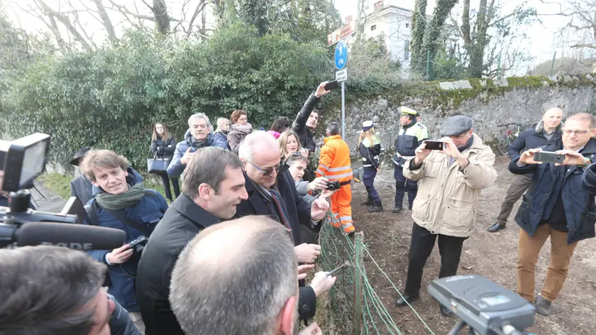 Bumbaca Gorizia 13.02.2019 Abbattimento rete pista ciclabile Gect a Salcano © Fotografia di Pierluigi Bumbaca