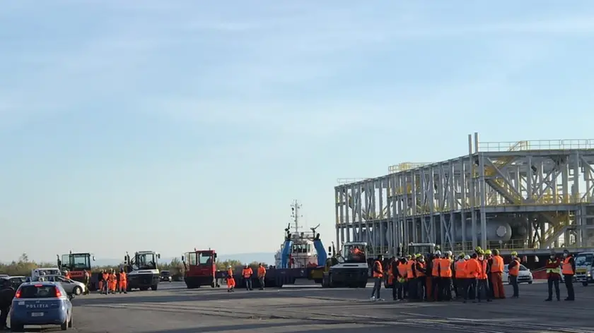 La protesta in porto, sorveglia la polizia