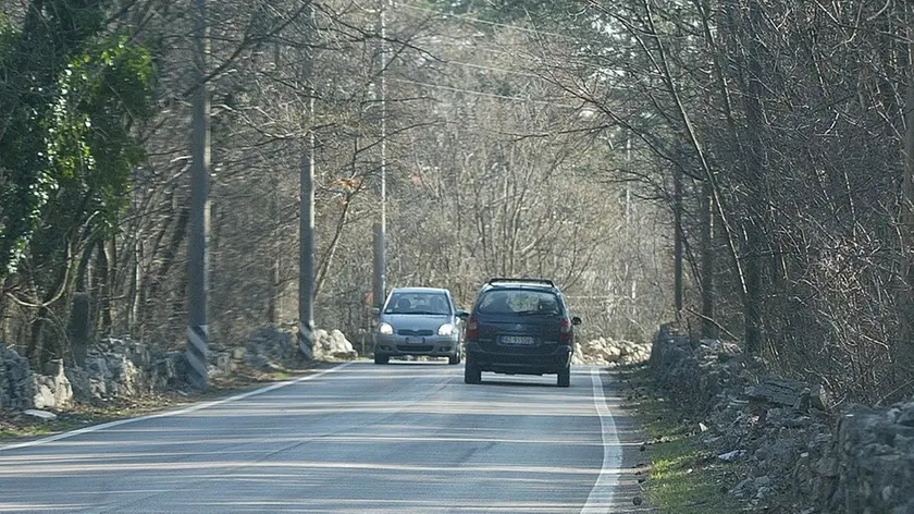 Lasorte Trieste 30 03 04 - Tratto di strada fra Campo Golf Padriciano e Campi Tennis Padriciano