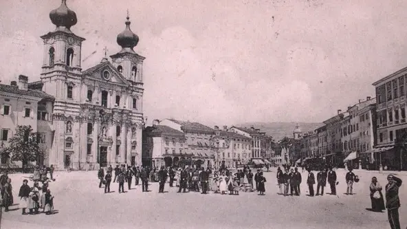 Una foto storica di piazza Vittoria