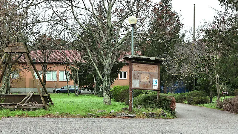 L’ingresso dell’ex Ostello scout di Campo Sacro, trasformato in centro di accoglienza straordinaria Foto Lasorte