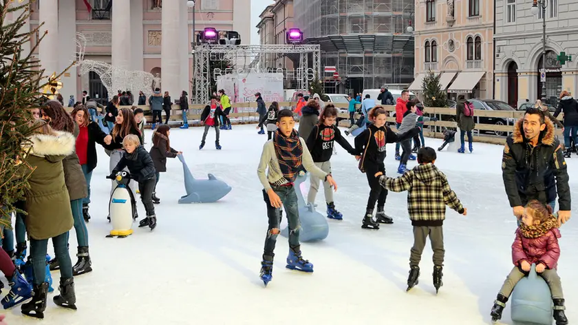 Silvano Trieste 2018-12-23 La pista di pattinaggio in Piazza della Borsa