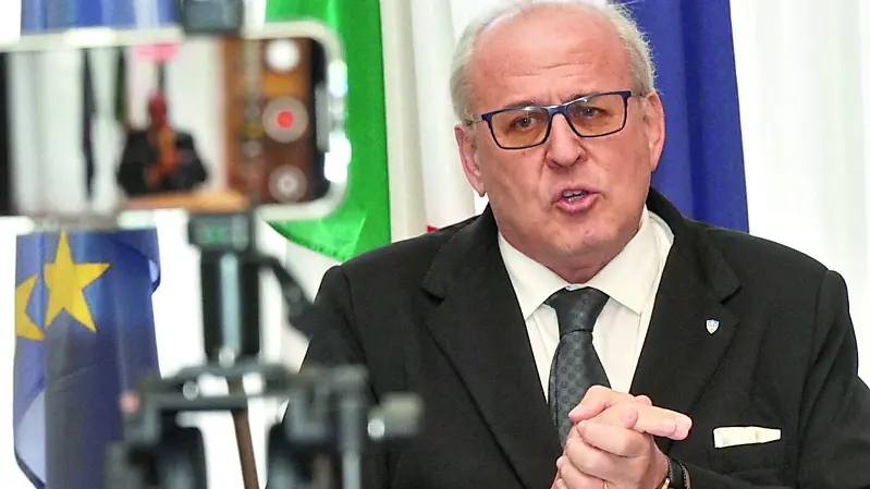 Il sindaco: «Mai visti così tanti lavori. Stiamo correndo». Dalle scuole risistemate al caso-ascensore