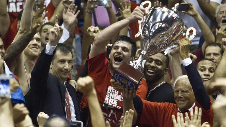 Photo Spada - LaPresse.27-06-2014 Milano ( Italia).Sport Basket.Serie A Basket 2013-2014 .Finale Play-off : Gara 7.Armani Olimpia Milano vs. Montepaschi Siena .Nella foto: la premiazione dei campioni d'Italia ..Photo Spada - LaPresse.27-06-2014 Milano (Italy).Sport Basket.Serie A Basket 2013-2014 .Final Play-off : Game 7.Armani Olimpia Milano vs. Montepaschi Siena .In the pic : the awarding of the champions of Italy