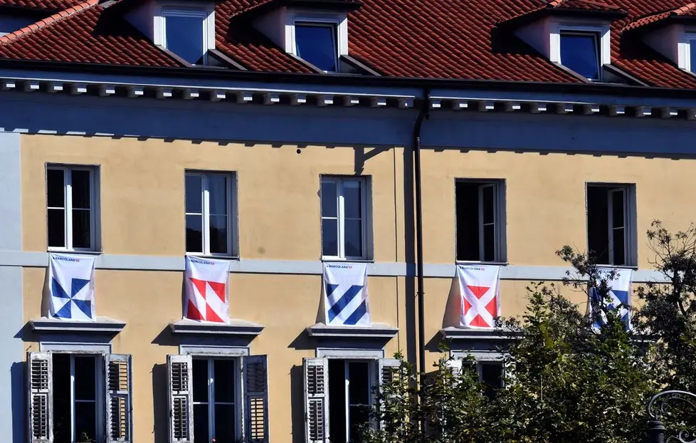 Foto BRUNI 05.10.2018 Barcolana 50:Bandiere sui palazzi e gente