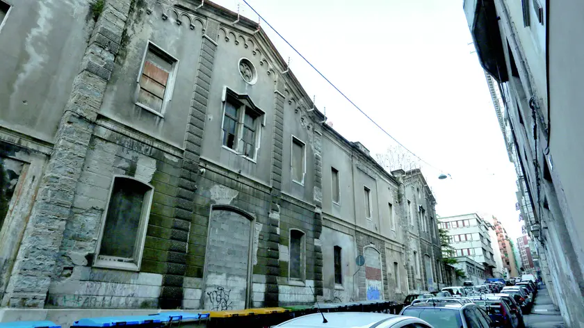 Le ex officine Holt in via Gambini