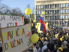 La protesta contro la legge il 3 marzo davanti al Parlamento di Lubiana