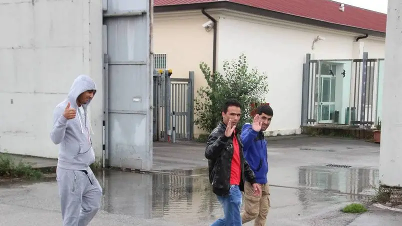 Bumbaca Gorizia 15.10.2015 Gradisca, profughi al CIE Fotografia di Pierluigi Bumbaca