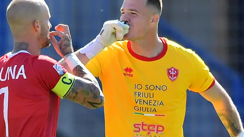 Kristjan Matosevic (nella foto assieme al connazionale Struna) potrebbe lasciare la Triestina