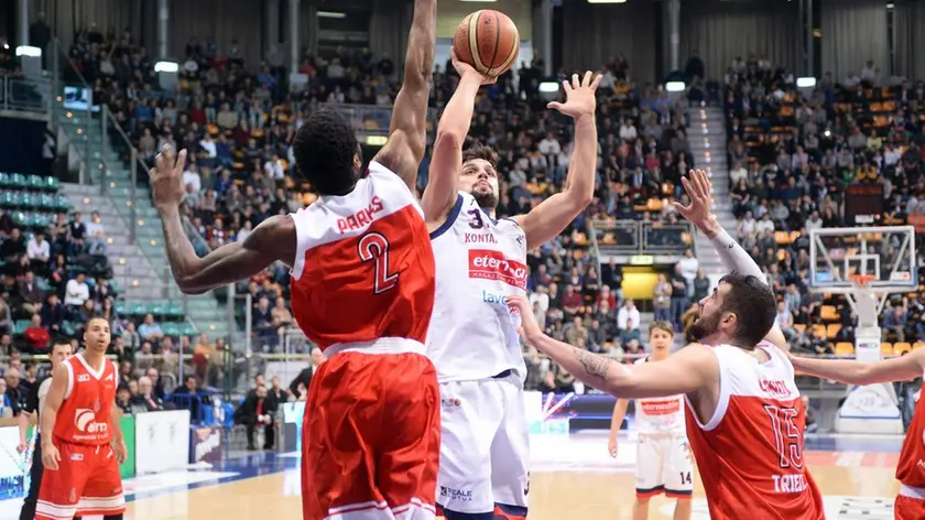 Bologna 31/01/2016 - Nazzareno Italiano della Fortitudo Eternedile Bologna in azione durante la gara tra Fortitudo Eternedile Pallacanestro Bologna e Alma Pallacanestro Trieste 2004 al Pala Dozza di Bologna valida per il campionato di pallacanestro 2015/2016 Legabasket di serie A2 (Photo by Fabio Pozzati / Iguana Press / Fortitudo Pallacanestro Bologna)