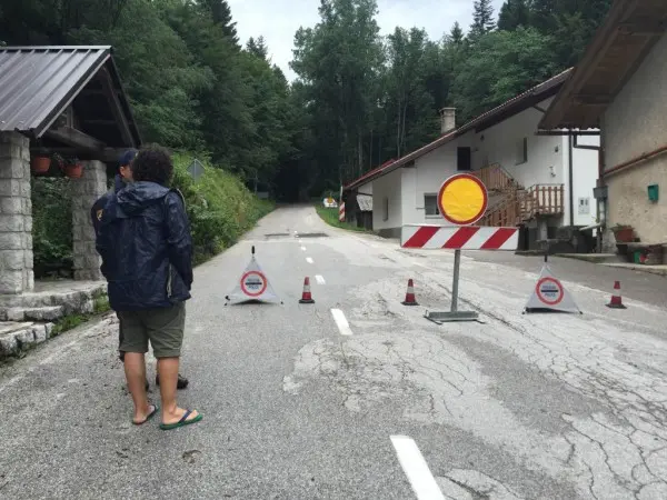 Chiusa la strada che porta all'area dell'incidente (foto Pop Tv)