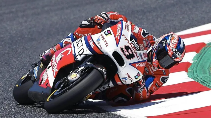 epa06020950 Italian MotoGP rider Danilo Petrucci of Ducati in action during the qualifying session ahead of the Catalonia Motorcycle Grand Prix at the racetrack of Montmelo in Barcelona, Spain, 10 June 2017. The Catalan motorcycle Grand Prix will be held on 11 June 2017. EPA/ALEJANDRO GARCIA