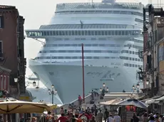 La prua della Msc Divina vista da via Garibaldi, nel sestiere di Castello, mentre si dirige verso la bocca di porto di San Nicolò per la crociera inaugurale, Venezia, 02 giugno 2012 ANSA/ANDREA MEROLA