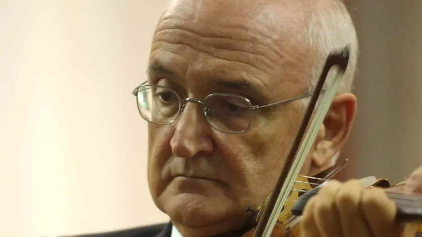 MESTRE 28/09/2005 P.zza Ferretto Duomo di San Lorenzo concerto di San Michele orchestra di Padova e del Veneto direttore e solista Salvatore Accardo (C) Bertolin Matteo richiesto da PELLICANI MESTRE 28/09/2005 P.zza Ferretto Duomo di San Lorenzo concerto di San Michele orchestra di Padova e del Veneto direttore e solista Salvatore Accardo