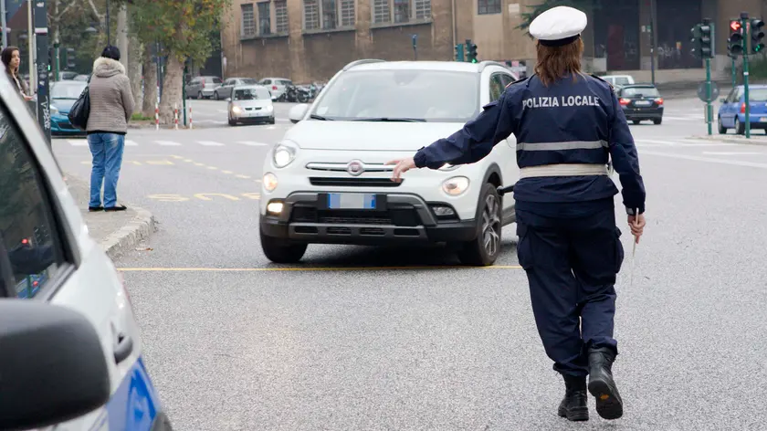 Un controllo della polizia locale