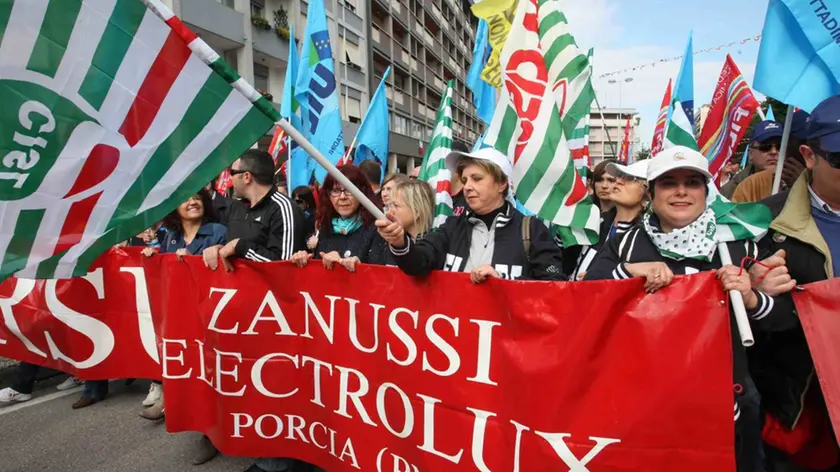 Una manifestazione dei sindacati dei lavoratori Electrolux