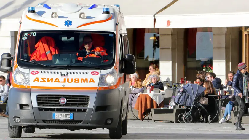 Lasorte Trieste 01/03/17 - Piazza Unità, ore 15.45, Intervento Ambulanza e Polizia, Caffè degli Specchi