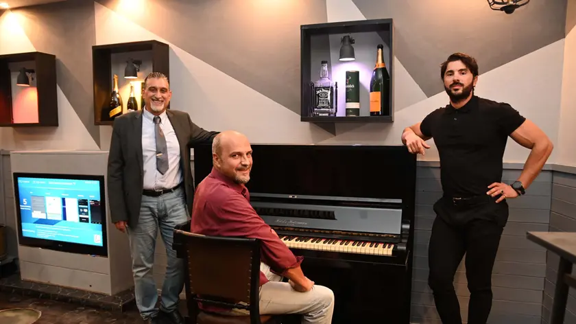 Foto BRUNI Trieste 22.10.21 The Duke Pub-Alex Antonini ed il suo staff