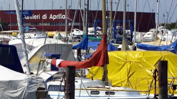 ANTEPRIMA Barche nella darsena di Aprilia Marittima.