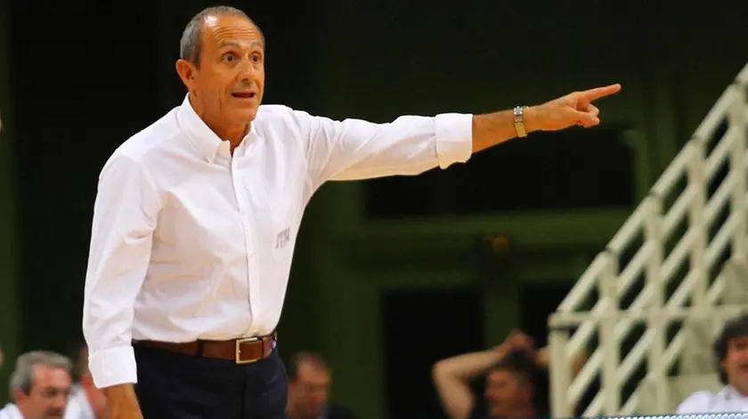 epa06158192 Ettore Messina, head coach of Italy, reacts during the Acropolis Tournament match between Italy and Serbia at Olympic Sports Center Athens , Greece, 23 August 2017. EPA/SPYROS CHORCHOUBAS
