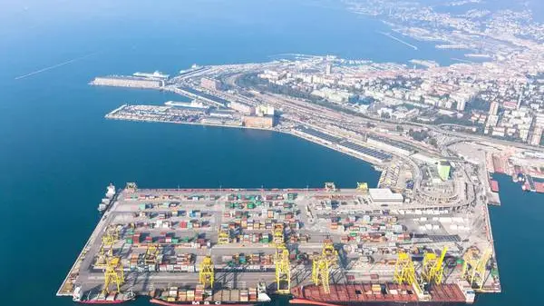 Panoramica del Porto di Trieste, 12 novembre 2016. ANSA/ PORTO.TRIESTE.IT/ FABRIZIO GIRALDI +++EDITORIAL USE ONLY - NO SALES+++