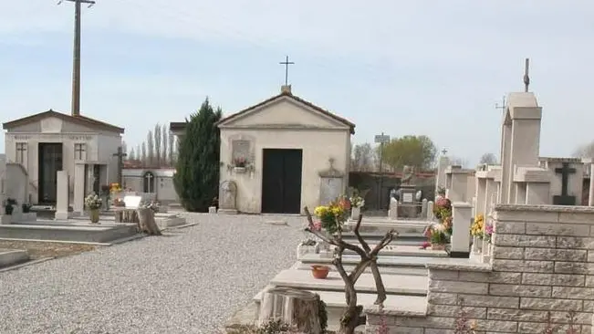 Altran Monfalcone-NUOVO PIAZZALE E CIMITERO DI SAN CANZIAN D'ISONZO-Foto di Katia Bonaventura