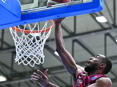 Markel Brown a canestro Foto Francesco Bruni