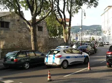 I rilievi della Polizia municipale dopo l'incidente (foto Lasorte)