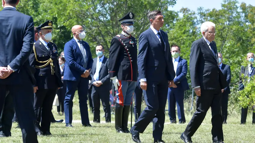 Foto BRUNI Trieste 13-07-.2020 Basoviza,monumento dei fucilati: Mattarella e Pahor depongono la corona- alcuni manifestanti sulla statale