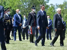 Foto BRUNI Trieste 13-07-.2020 Basoviza,monumento dei fucilati: Mattarella e Pahor depongono la corona- alcuni manifestanti sulla statale