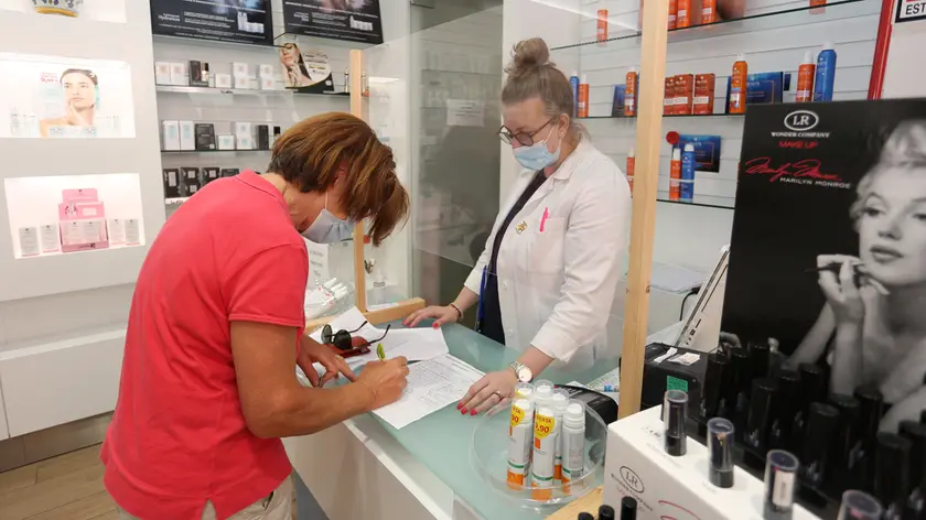 Lasorte Trieste 09/07/21 - Borgo S.Sergio, Farmacia Fumaneri, Raccolta firme per Medico di base