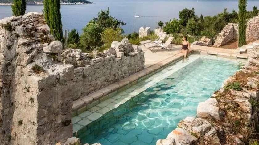 La piscina sopra la villa (da slobodnadalmacija.hr)