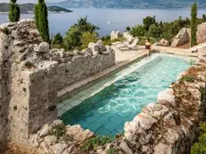 La piscina sopra la villa (da slobodnadalmacija.hr)