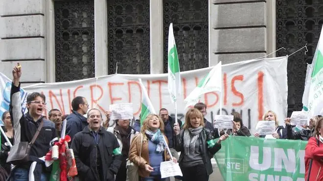 Lasorte Trieste 26/10/12 - Via Cassa di Risparmio, Unicredit, Protesta Bancari