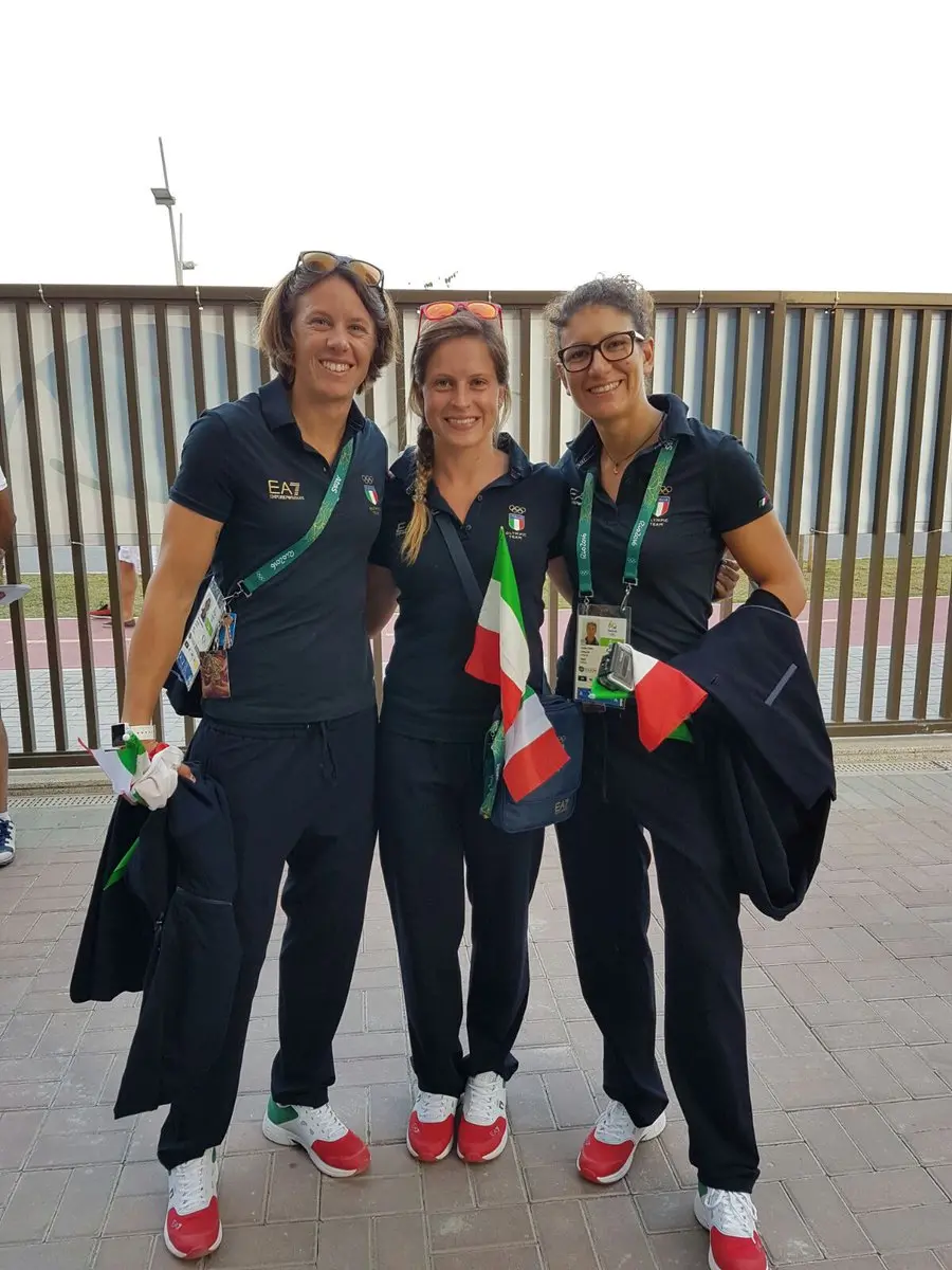 Francesca Clapcich e Giulia Conti nel selkfie con Noemi Batki al Villaggio Olimpico