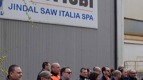 Foto BRUNI 11.04.2018 Sertubi-assemblea operai-sindacati