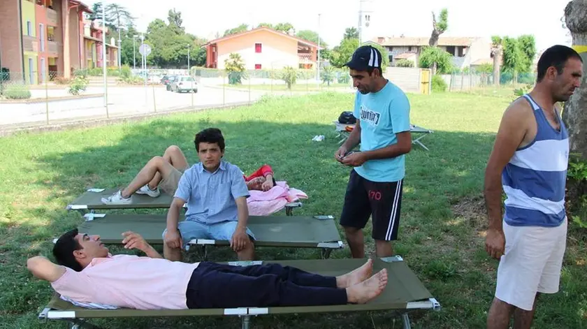 I migranti ospitati al campo sportivo di Romans