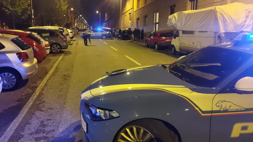 La polizia sul posto della max rissa