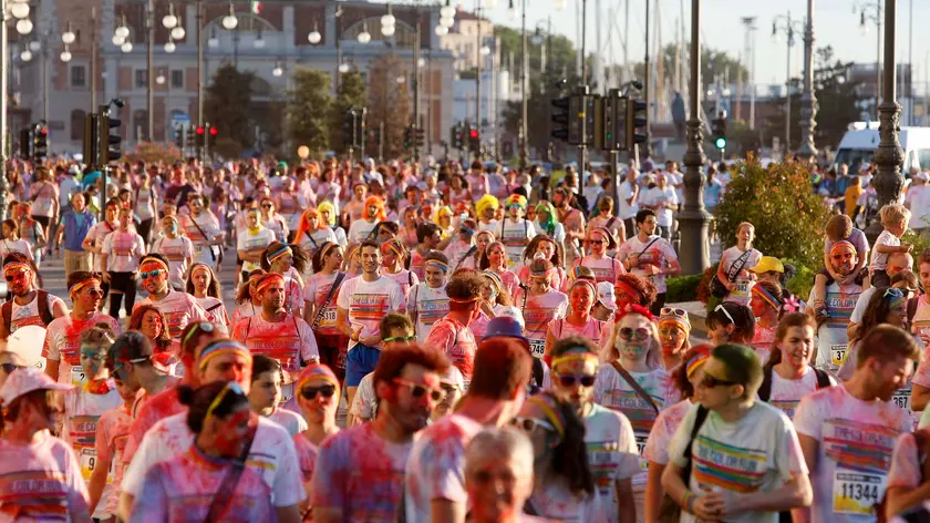 Il corteo colorato della Color Run (Silvano)