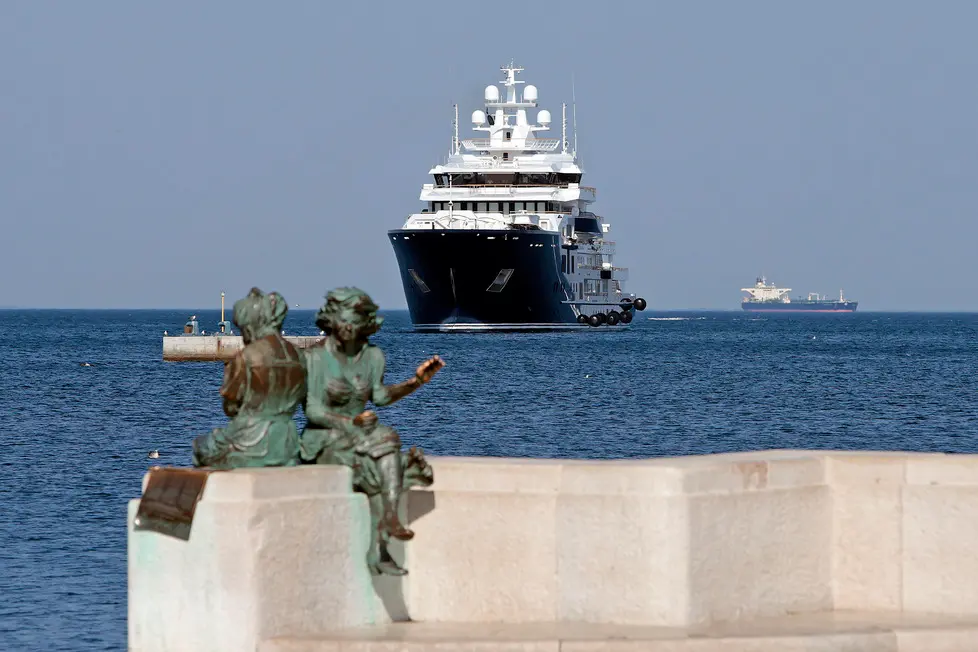Silvano Trieste 2018-08-20 L'arrivo dello Super Yacht Ulysses